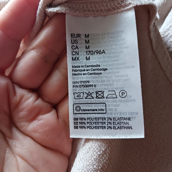 H&M Beige Crepe Boxy Top Size Medium - Picture 7 of 7